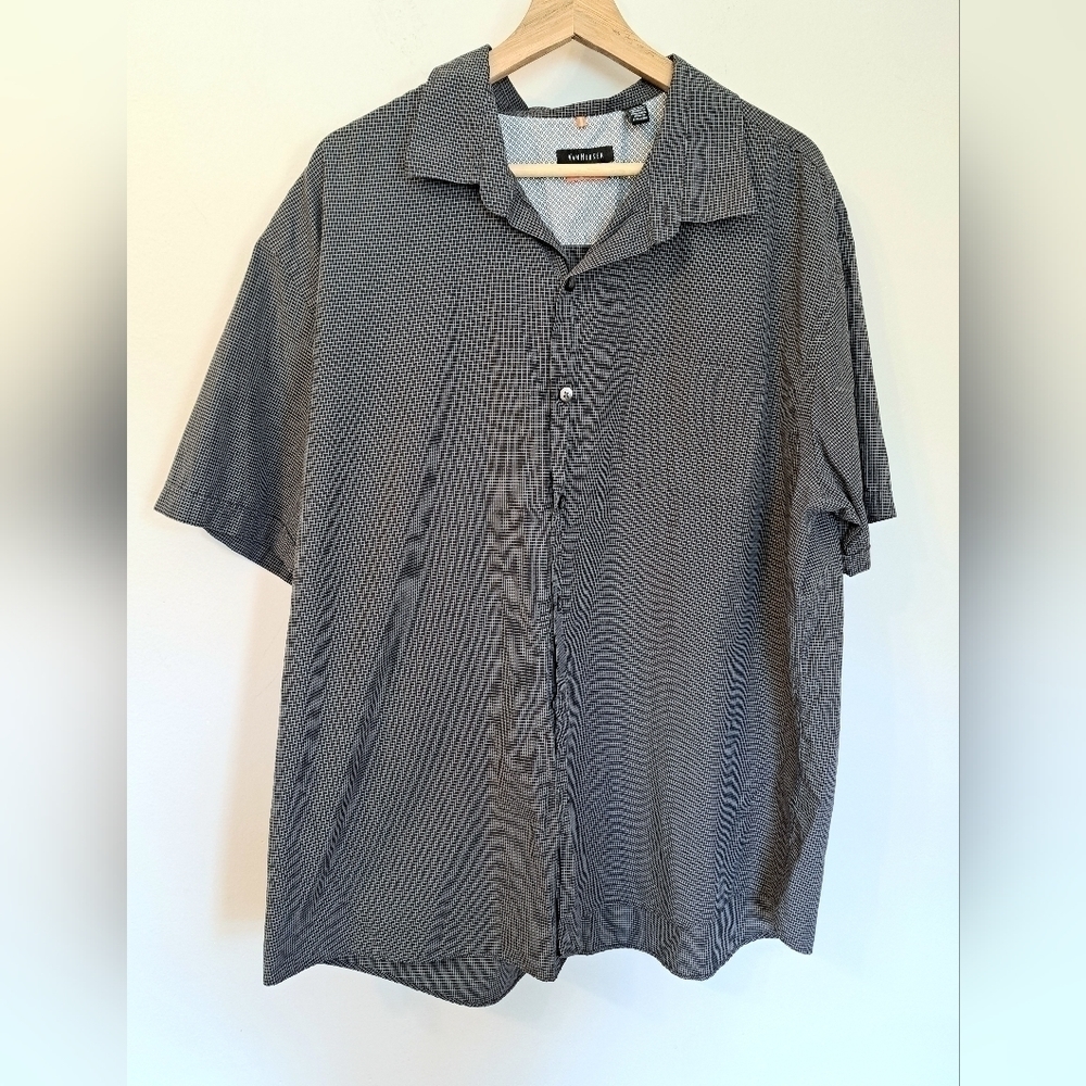 Men's Van Heusen Traveler Shirt Size XXL 18 - 18 1/2